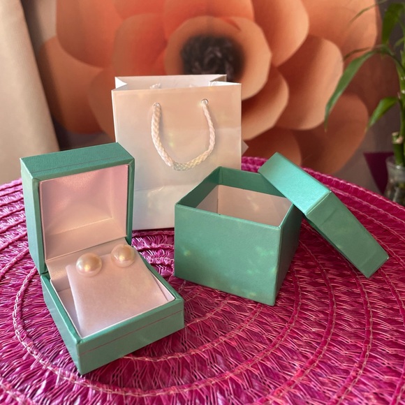 Freshwater Pearl Stud Earrings - Picture 2 of 2